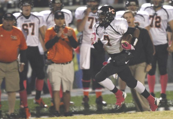 Lenoir City's Jaylond Woods (7) runs for a touchdown during their game against Farragut Friday, Oct. 19, 2012. (Photo by Wade Payne, Special to the News Sentinel)